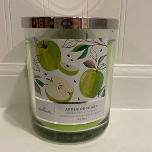 Hallmark Apple Orchard 🍏 candle 🕯️